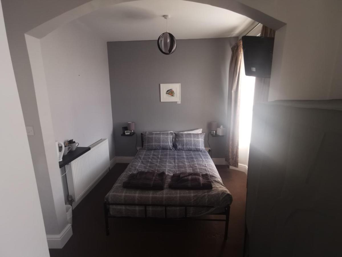 Tintagel Arms Bed And Breakfast Exterior photo