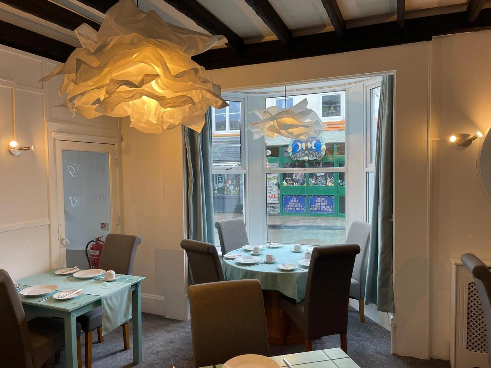 Tintagel Arms Bed And Breakfast Exterior photo