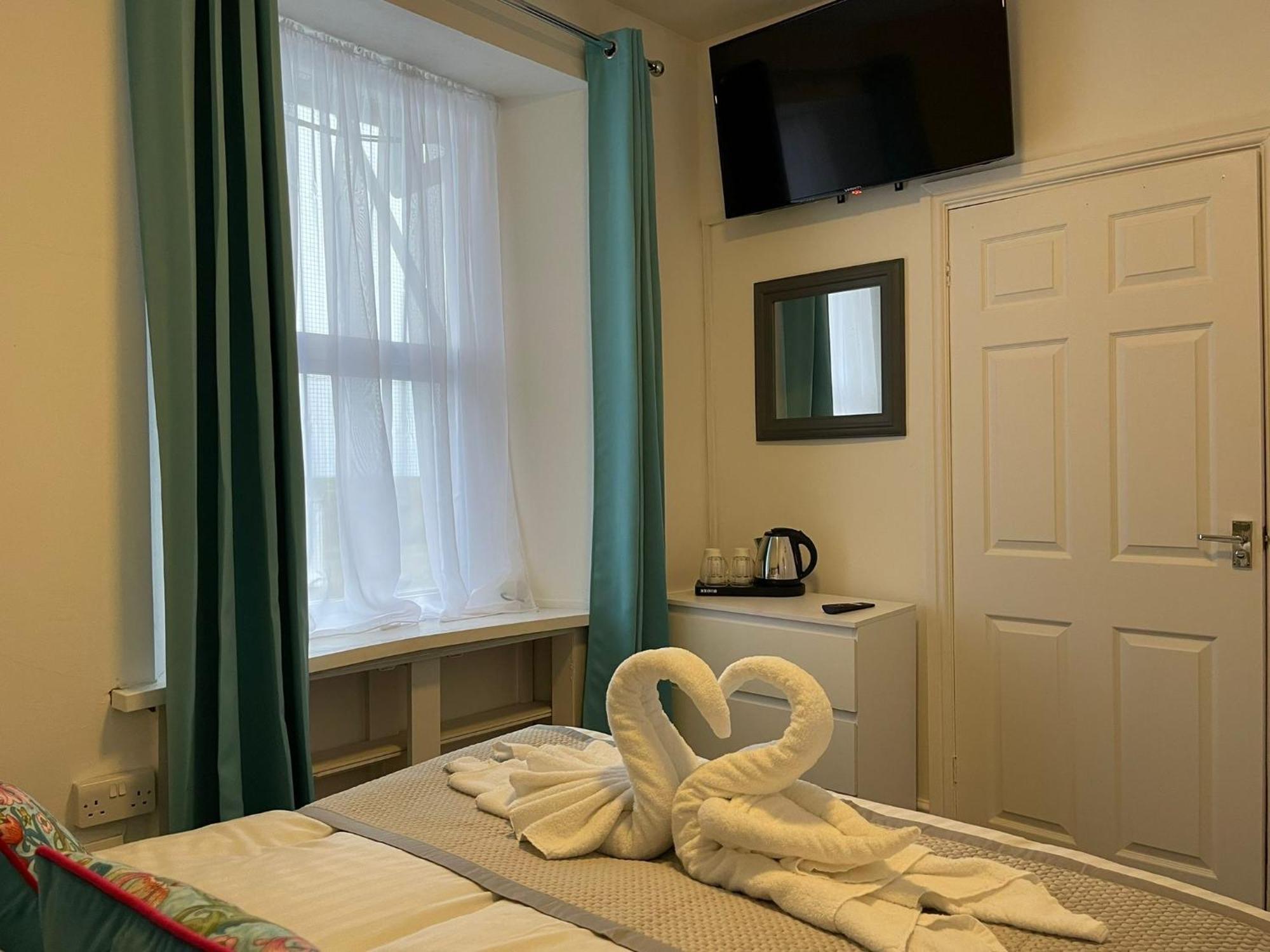 Tintagel Arms Bed And Breakfast Exterior photo