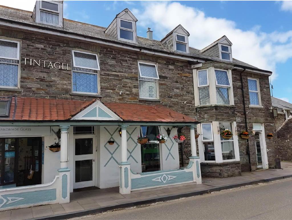 Tintagel Arms Bed And Breakfast Exterior photo