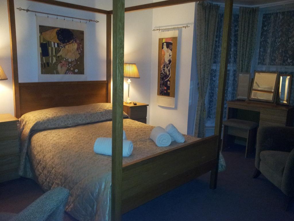Tintagel Arms Bed And Breakfast Exterior photo