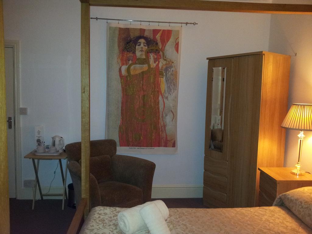Tintagel Arms Bed And Breakfast Exterior photo