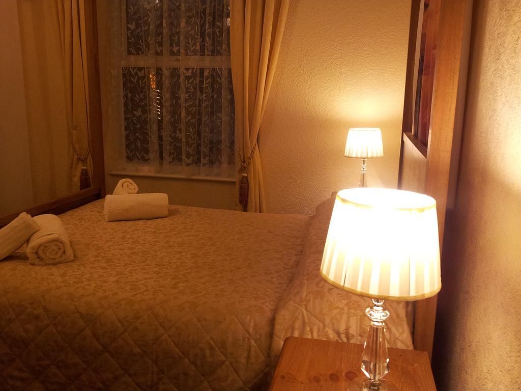 Tintagel Arms Bed And Breakfast Exterior photo